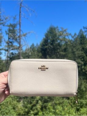 COACH Long Zip-Around Chalk White Pebble Leather Wallet Gold Hardware AUTHENTIC